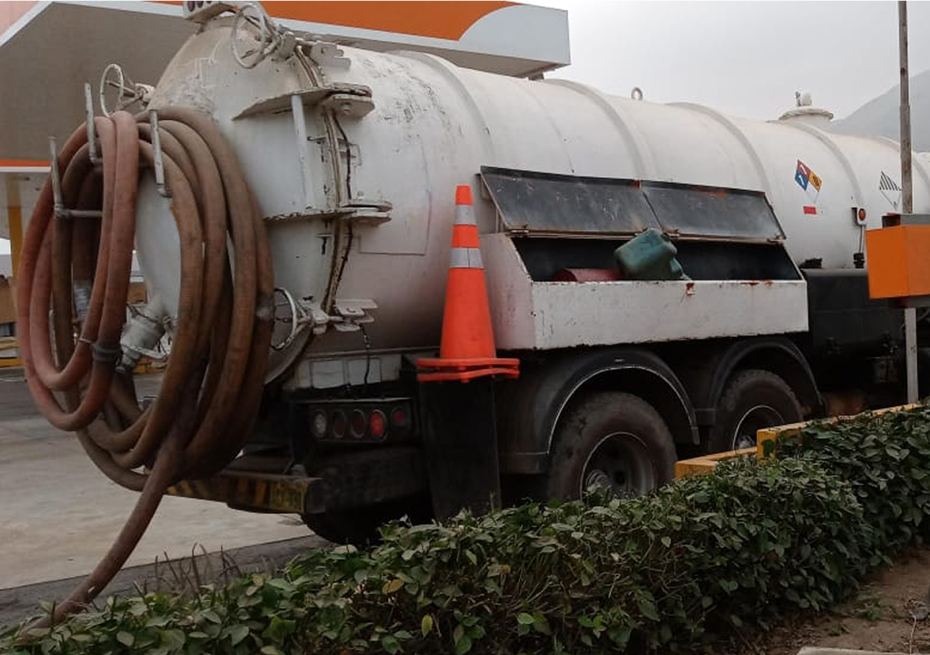 LIMPIEZA-Y-SUCCION-DE-BIODIGESTOR